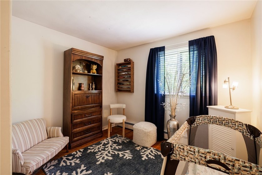 Beautifully maintained 3-bedroom, 1.5-bath split-level home - photo 26