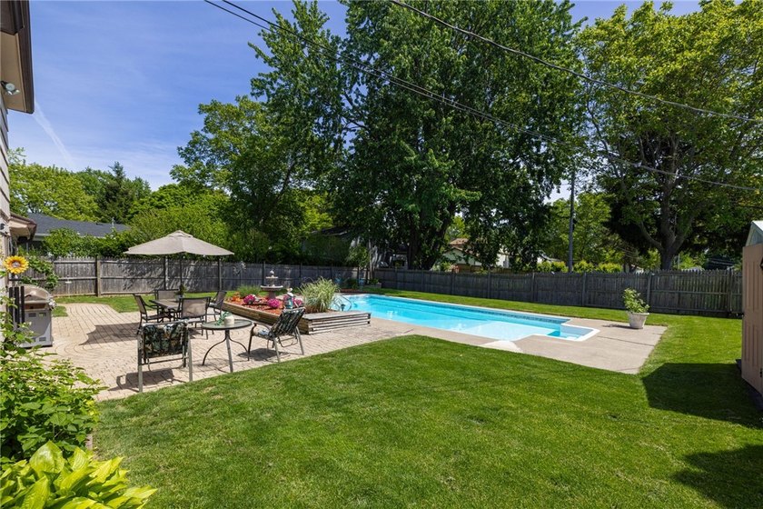 Beautifully maintained 3-bedroom, 1.5-bath split-level home - photo 33