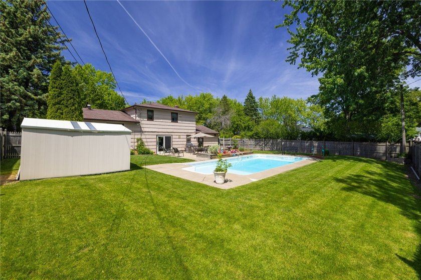 Beautifully maintained 3-bedroom, 1.5-bath split-level home - photo 34