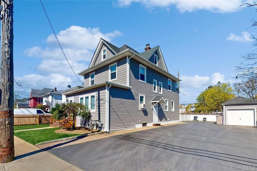 Beautiful Legal Two-Family Home, Also Works Seamlessly As A - photo 3