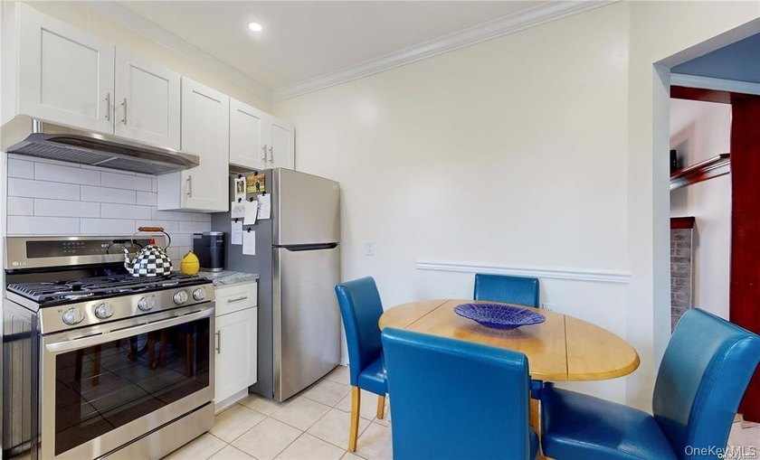 Beautiful Legal Two-Family Home, Also Works Seamlessly As A - photo 6