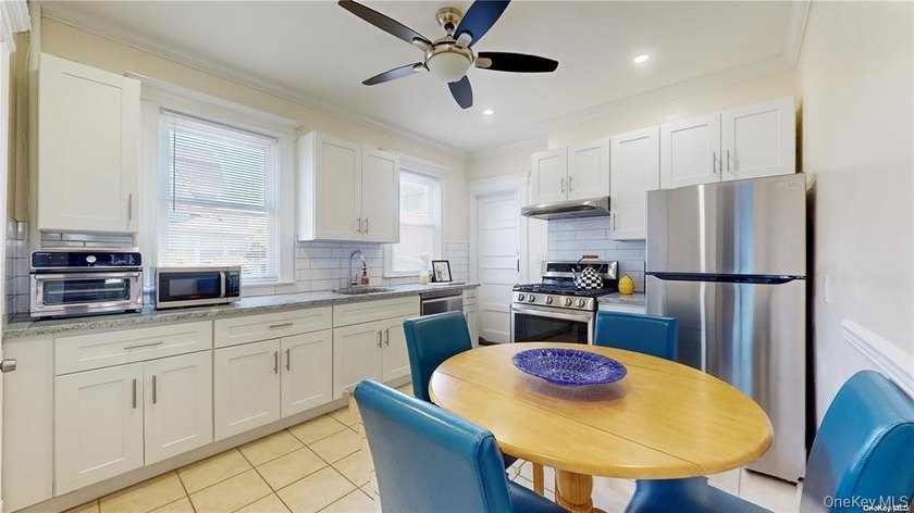 Beautiful Legal Two-Family Home, Also Works Seamlessly As A - photo 7
