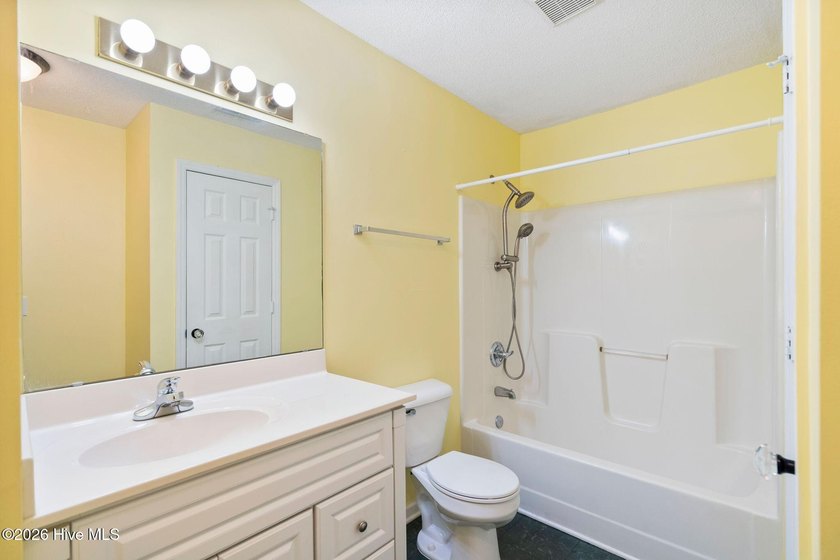 MOTIVATED SELLERS** Spacious, Move-In Ready Ground-Level Living - photo 31