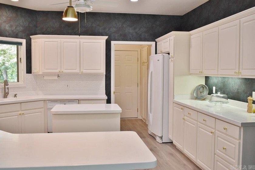 This Beautiful custom-built home is thoughtfully designed and - photo 13