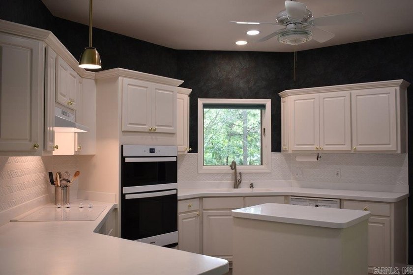 This Beautiful custom-built home is thoughtfully designed and - photo 14