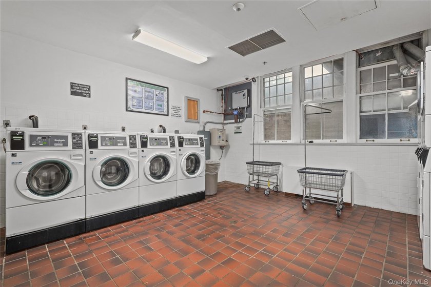 RARE OPPORTUNITY: Welcome home to this beautifully designed - photo 14