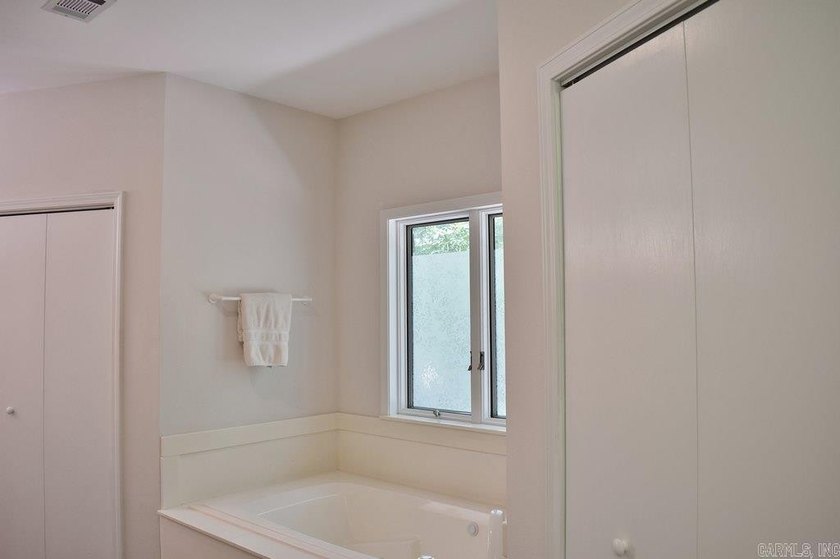 This Beautiful custom-built home is thoughtfully designed and - photo 29