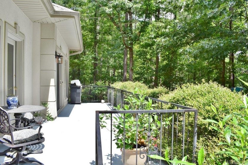 This Beautiful custom-built home is thoughtfully designed and - photo 35