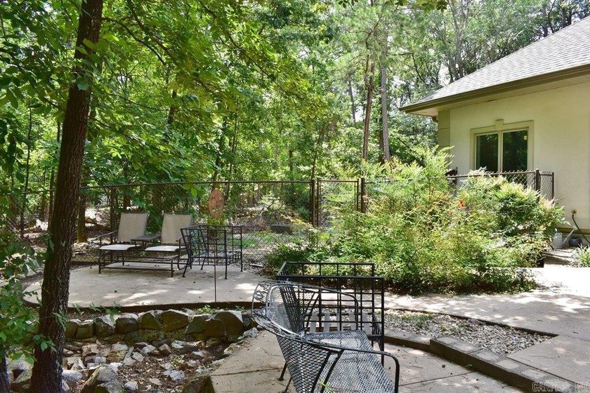This Beautiful custom-built home is thoughtfully designed and - photo 37