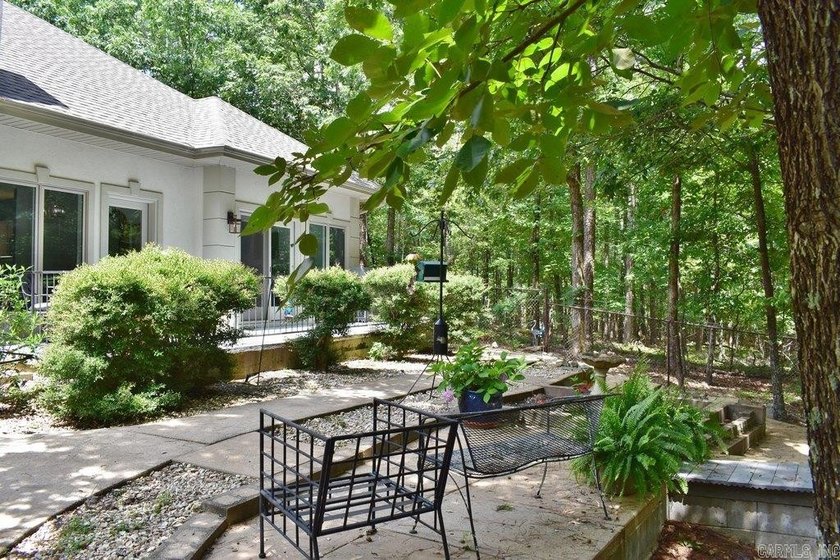 This Beautiful custom-built home is thoughtfully designed and - photo 38
