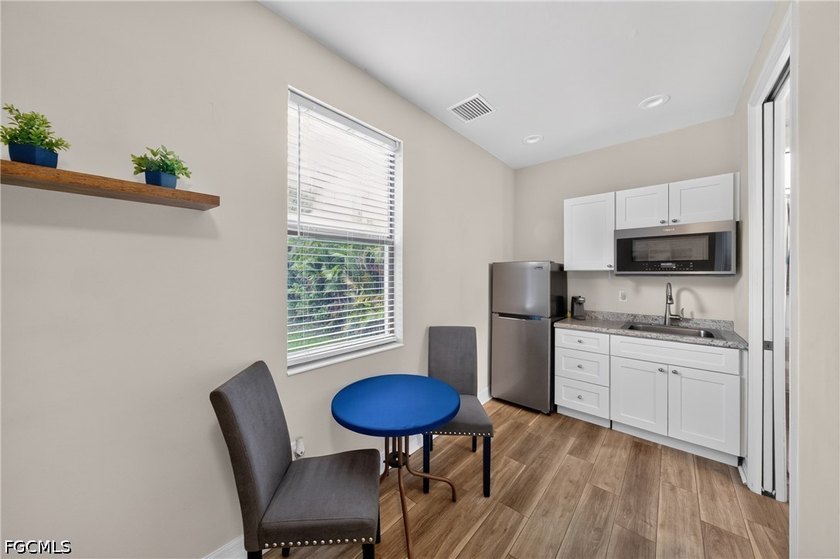 Walking distance to Cape Harbour! RV garage with Car Lift - photo 46