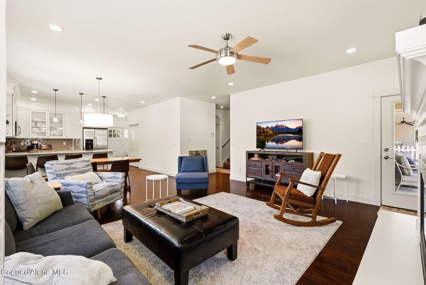 Pristine Cottage in Dover Bay featuring a main level primary - photo 4