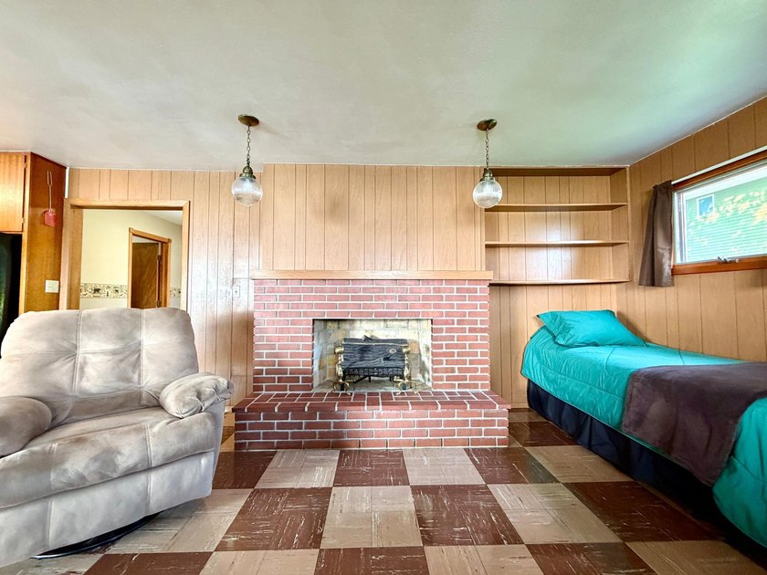 Enjoy the timeless charm of lake life at this nostalgic retreat - photo 12