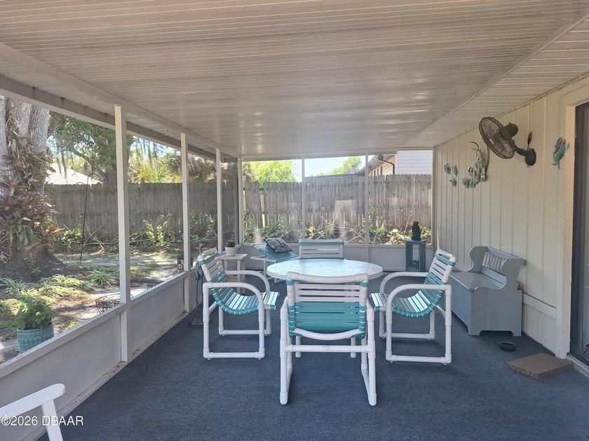 Florida living at its best! Cheerful colors and large rooms - photo 22