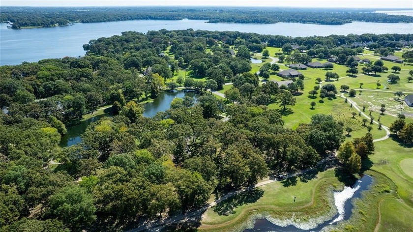 Discover the perfect blend of golf course living and lake life - photo 3