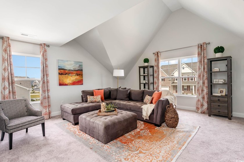 *5 bedrooms, 2.5 baths *Formal dining room *Quartz countertops - photo 12