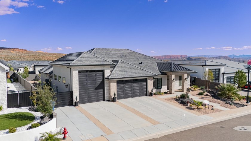 Custom home in beautiful, quiet neighborhood perched at the top - photo 5