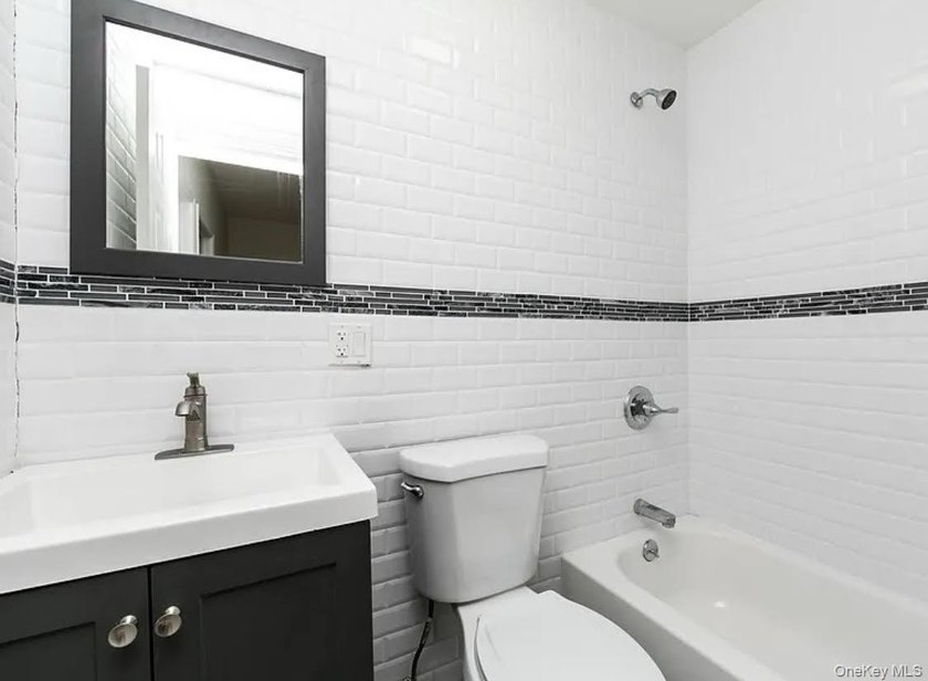 Fantastic opportunity to own a beautifully renovated mixed-use - photo 11