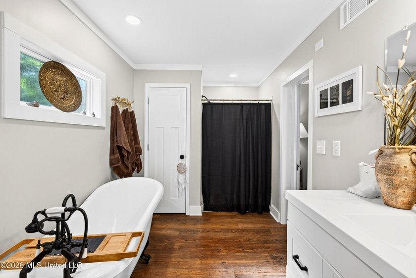 Fall in love with the rustic cottage charm and cozy feel of this - photo 16