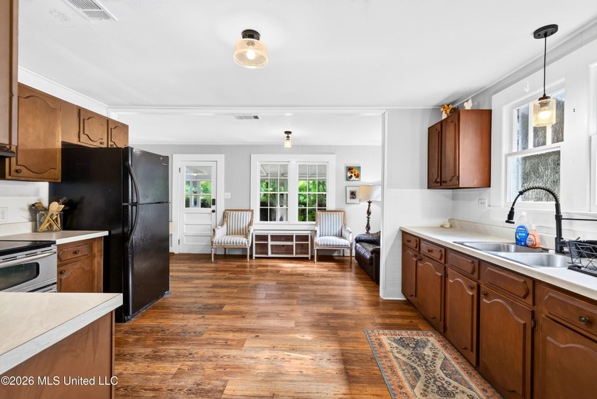 Fall in love with the rustic cottage charm and cozy feel of this - photo 20