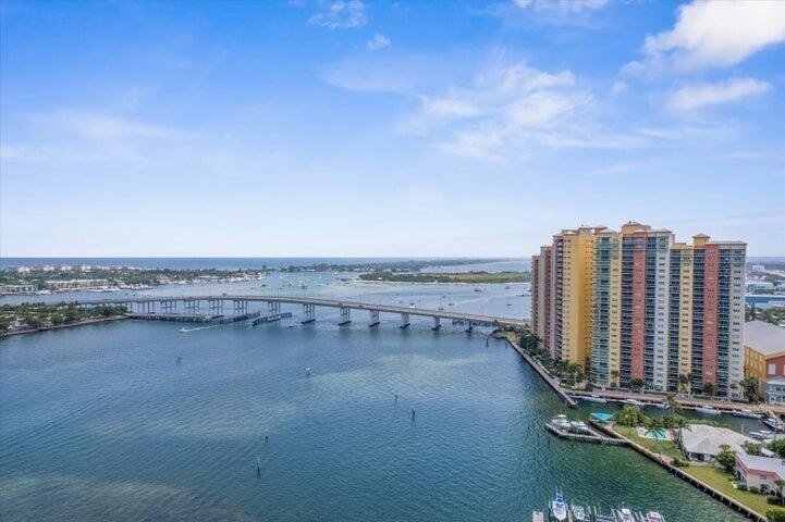 Beautifully 3BR/3.5BA Intracoastal condo with breathtaking water - photo 3