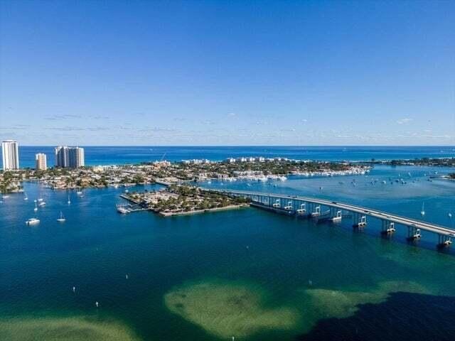 Beautifully 3BR/3.5BA Intracoastal condo with breathtaking water - photo 5