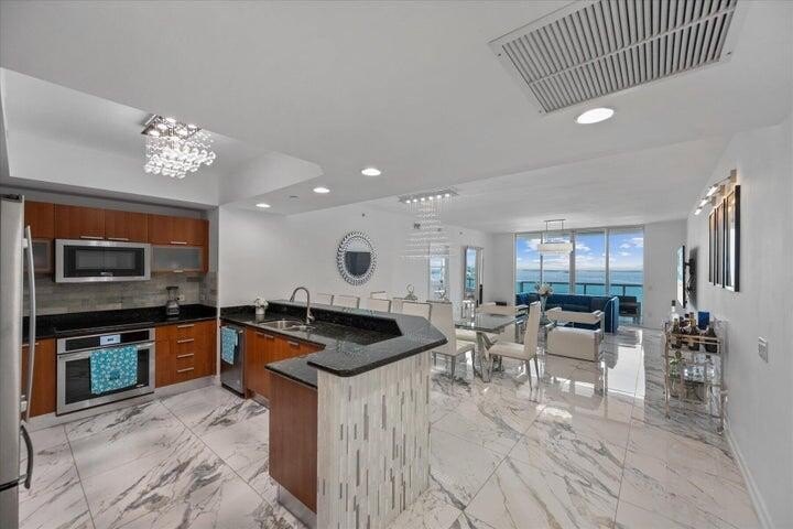 Beautifully 3BR/3.5BA Intracoastal condo with breathtaking water - photo 8