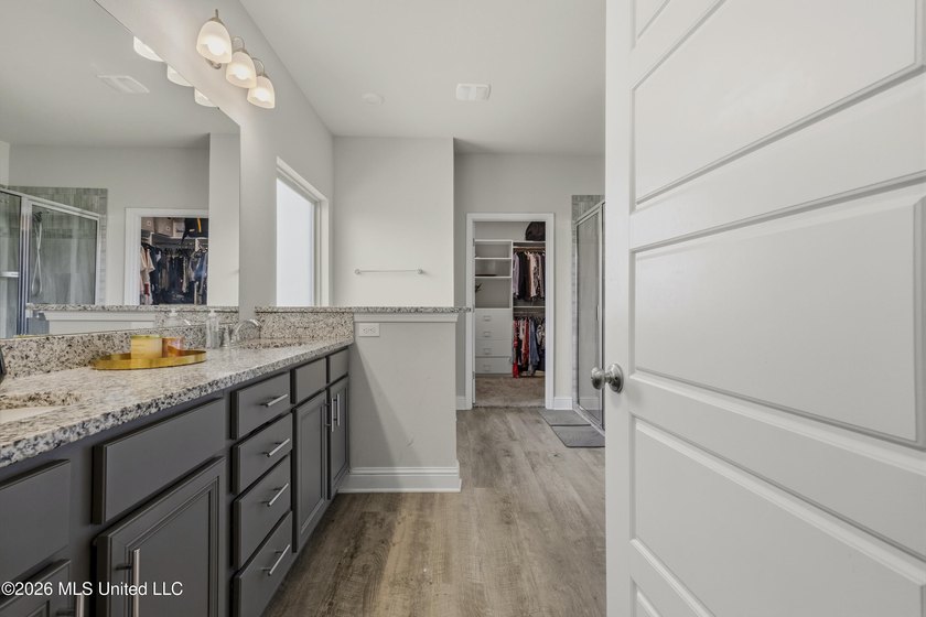 Step into this stunning 5-bedroom, 3-bathroom home offering the - photo 29