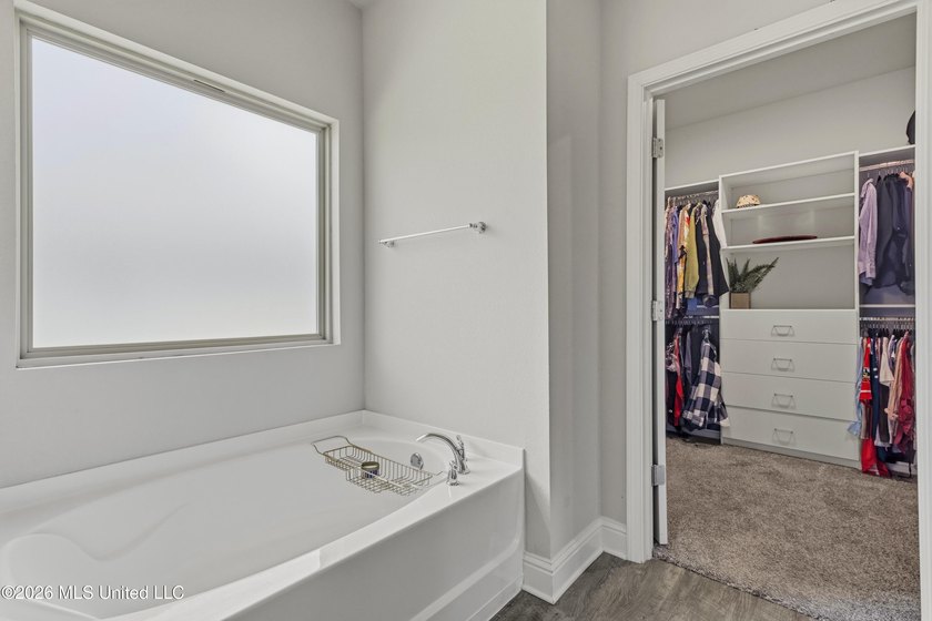 Step into this stunning 5-bedroom, 3-bathroom home offering the - photo 32