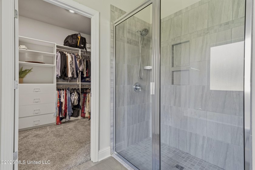 Step into this stunning 5-bedroom, 3-bathroom home offering the - photo 33