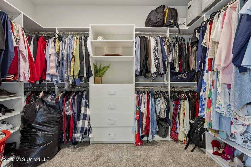 Step into this stunning 5-bedroom, 3-bathroom home offering the - photo 34