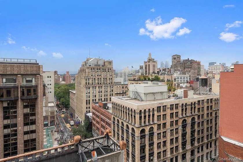 Just Listed! Chic renovated 2 bed Loft with washer dryer on High - photo 11