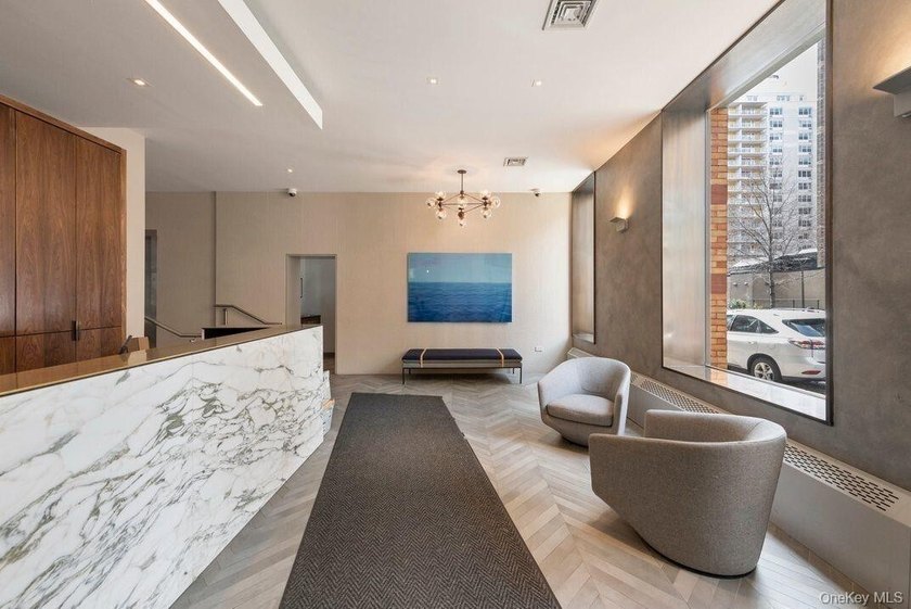 Just Listed! Chic renovated 2 bed Loft with washer dryer on High - photo 14