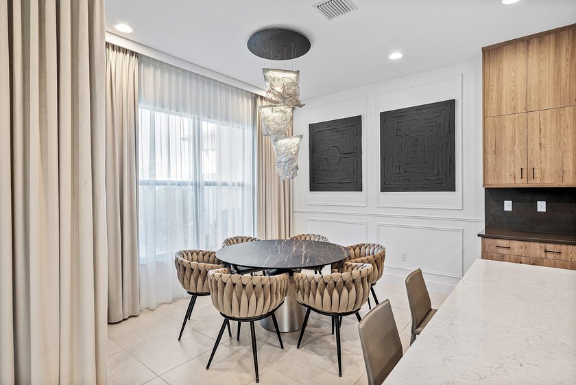 A masterfully upgraded contemporary home with a private resort - photo 16