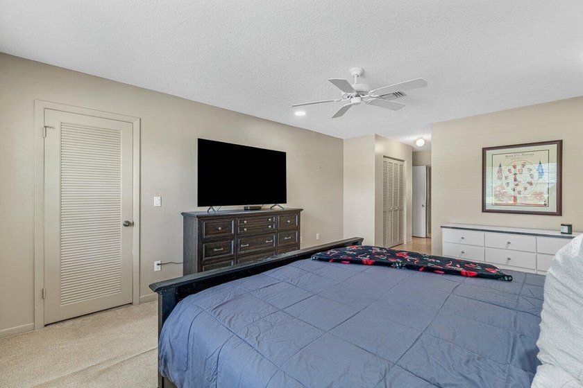 Enjoy the best of country club living at Hunters Run in this - photo 8