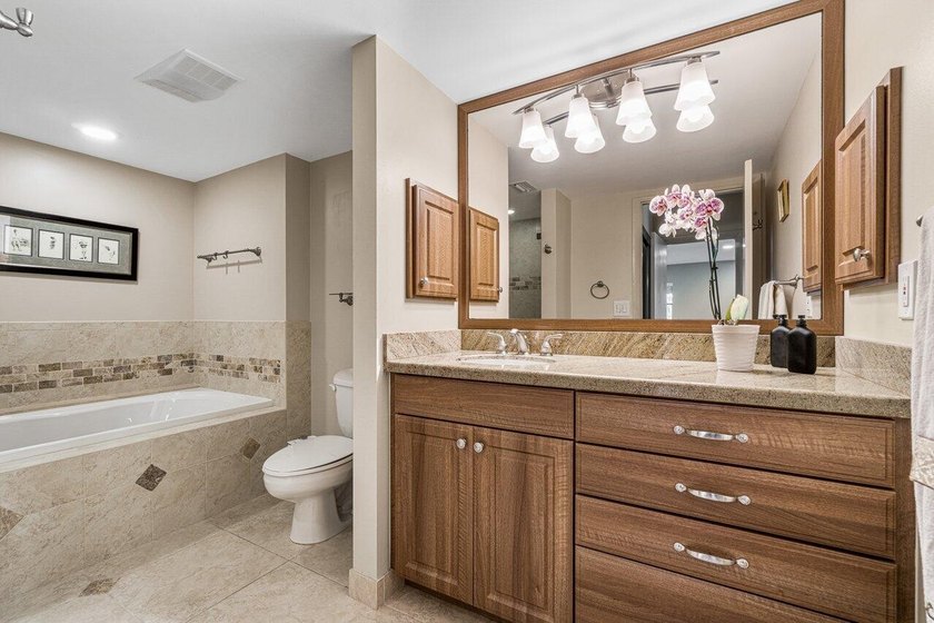 Enjoy the best of country club living at Hunters Run in this - photo 9