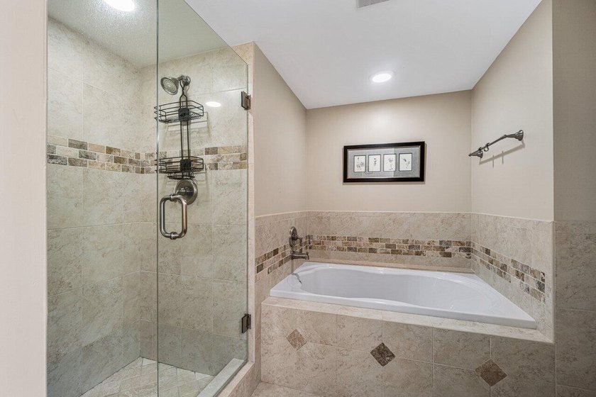 Enjoy the best of country club living at Hunters Run in this - photo 10