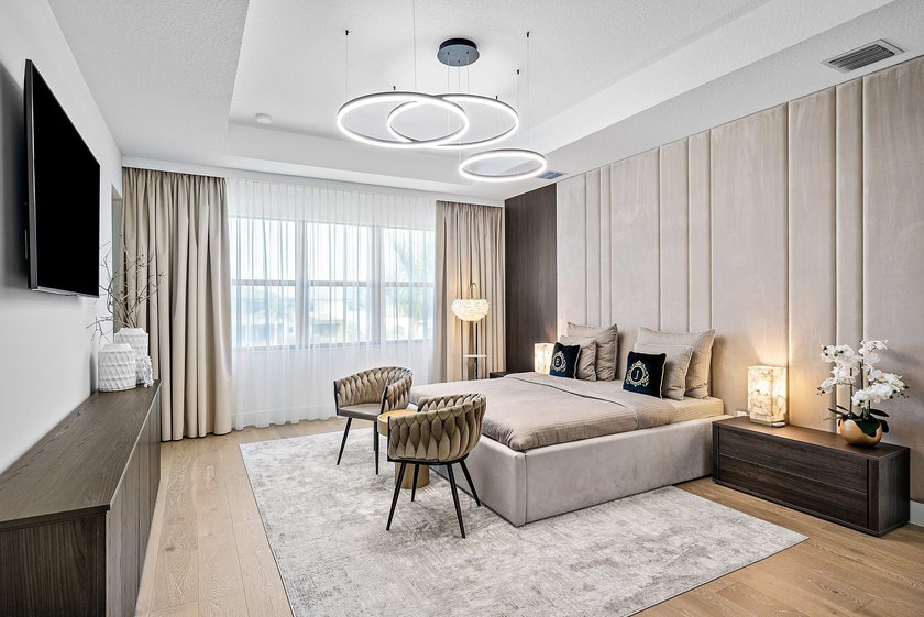 A masterfully upgraded contemporary home with a private resort - photo 33
