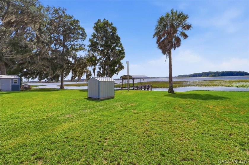 Wake up to breathtaking sunrise views over the lake in this - photo 38