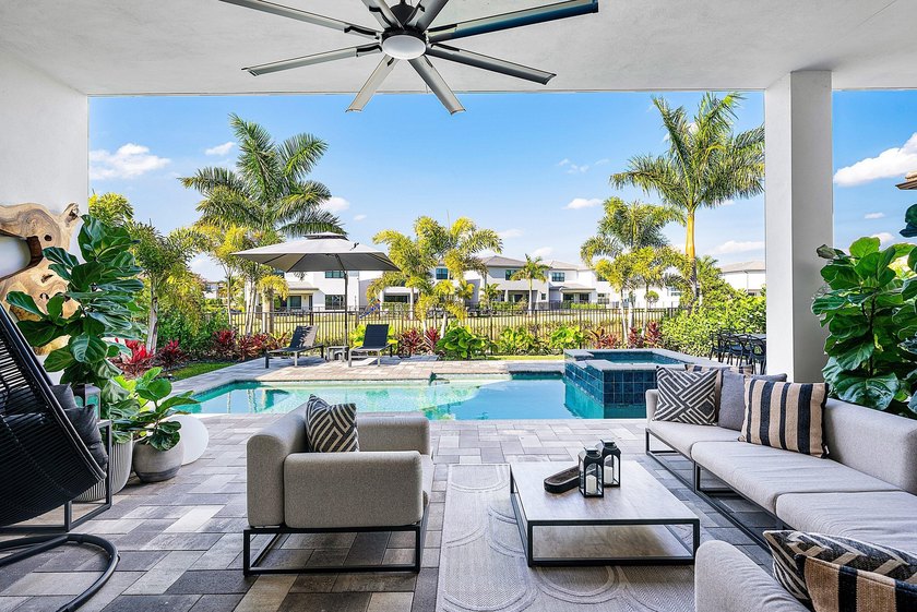 A masterfully upgraded contemporary home with a private resort - photo 45