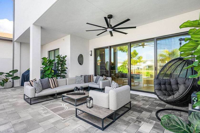 A masterfully upgraded contemporary home with a private resort - photo 46