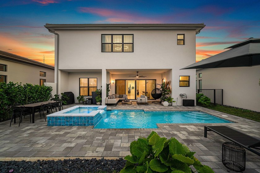 A masterfully upgraded contemporary home with a private resort - photo 52