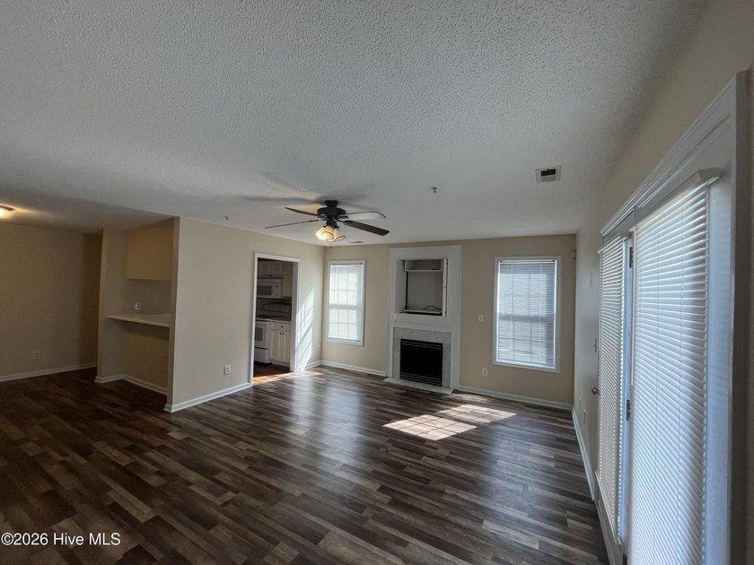 Spacious 3-Bedroom, 2-Bath Condo in the Ideal Wilmington - photo 3