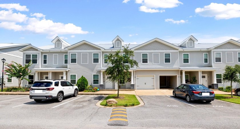 Beautifully maintained, thoughtfully designed townhome in the - photo 16