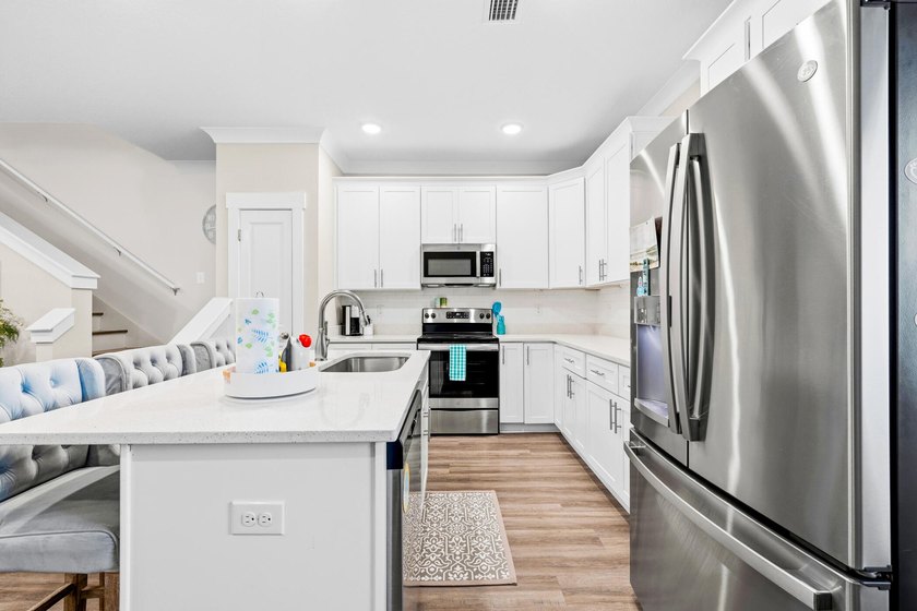 Beautifully maintained, thoughtfully designed townhome in the - photo 23