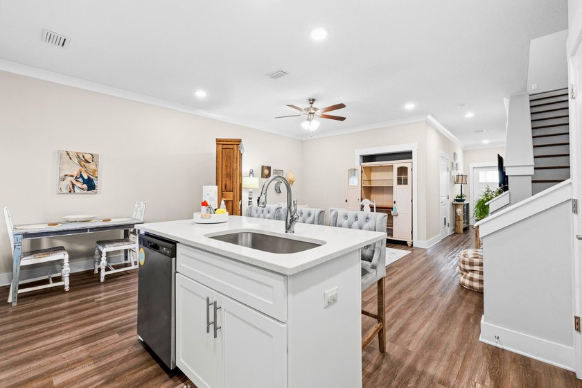 Beautifully maintained, thoughtfully designed townhome in the - photo 24