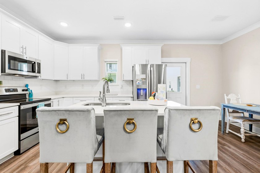 Beautifully maintained, thoughtfully designed townhome in the - photo 26