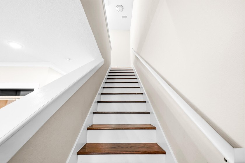 Beautifully maintained, thoughtfully designed townhome in the - photo 28