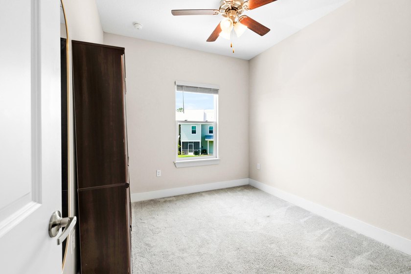 Beautifully maintained, thoughtfully designed townhome in the - photo 29