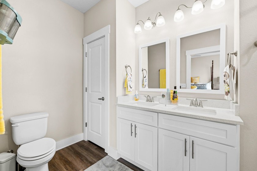 Beautifully maintained, thoughtfully designed townhome in the - photo 34